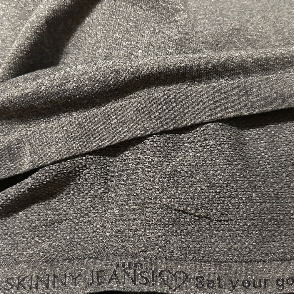 Lululemon running shirt - Picture 7 of 8